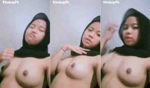 Bokep ukhti hijab hitam pamer susu mungil